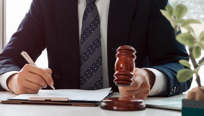 Leilões de Antiguidades Descubra Tesouros do Passado.