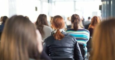 Financiamento Estudantil (FIES) Programa Nacional de Crédito.